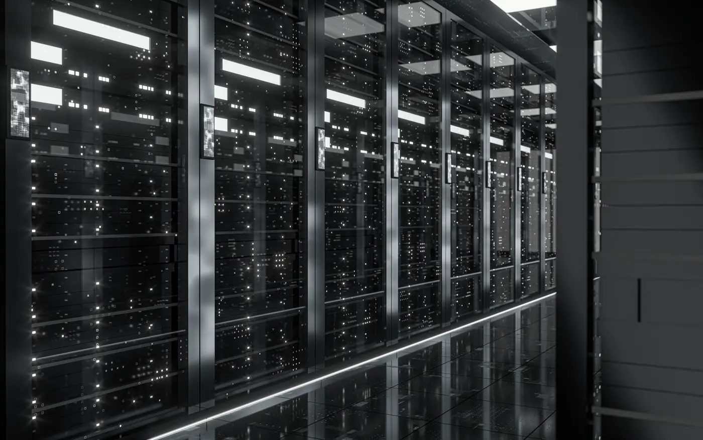 Corredor de data center com fileiras de servidores iluminados